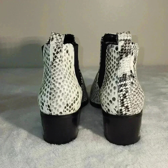 BLONDO Snakeskin white and black booties NWOB - Picture 5 of 8